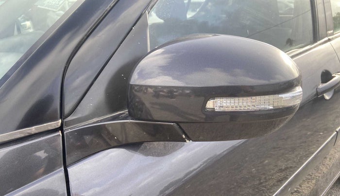 2015 Maruti Swift VXI, Petrol, Manual, 78,124 km, Left rear-view mirror - Indicator light not working