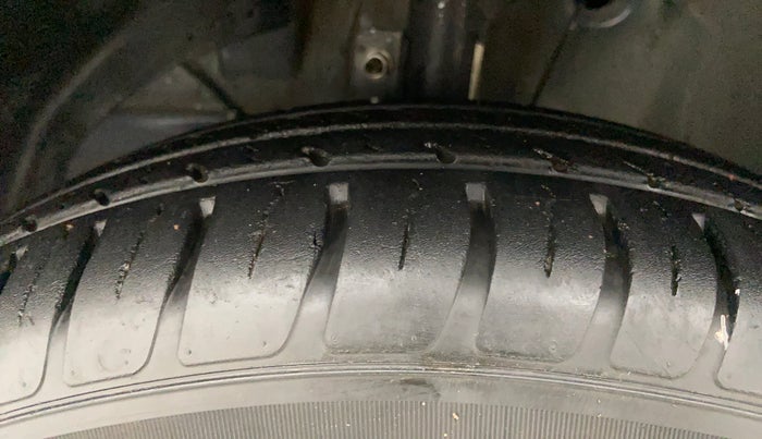 2019 Maruti Dzire VXI, Petrol, Manual, 33,167 km, Left Front Tyre Tread