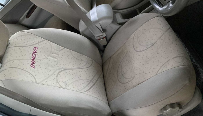 2012 Toyota Innova 2.5 VX 7 STR, Diesel, Manual, 88,126 km, Driver seat - Cover slightly stained