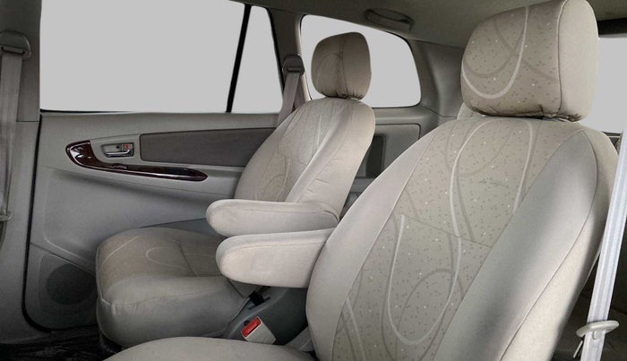 2012 Toyota Innova 2.5 VX 7 STR, Diesel, Manual, 88,126 km, Right Side Rear Door Cabin