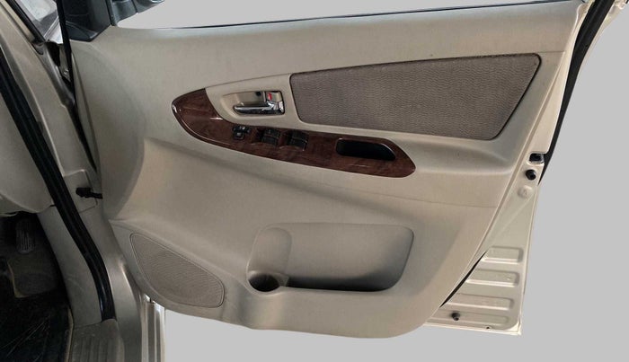 2012 Toyota Innova 2.5 VX 7 STR, Diesel, Manual, 88,126 km, Driver Side Door Panels Control
