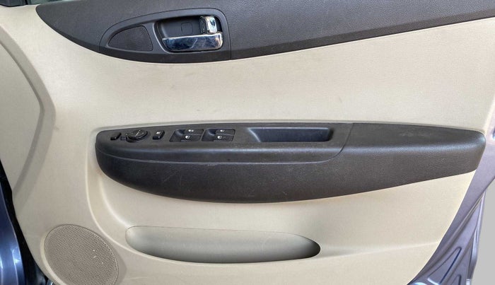 2012 Hyundai i20 MAGNA (O) 1.2, Petrol, Manual, 58,706 km, Driver Side Door Panels Control
