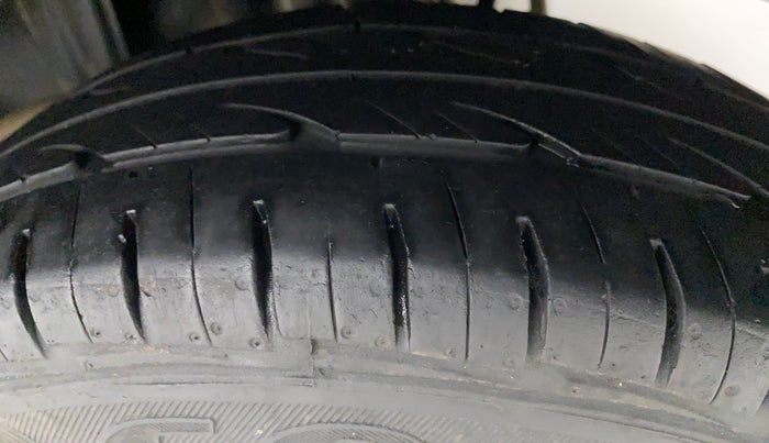 2014 Maruti Alto 800 LXI, Petrol, Manual, 82,559 km, Left Rear Tyre Tread