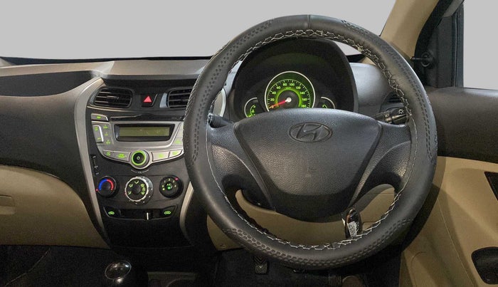 2015 Hyundai Eon MAGNA +, Petrol, Manual, 30,512 km, Steering Wheel Close Up