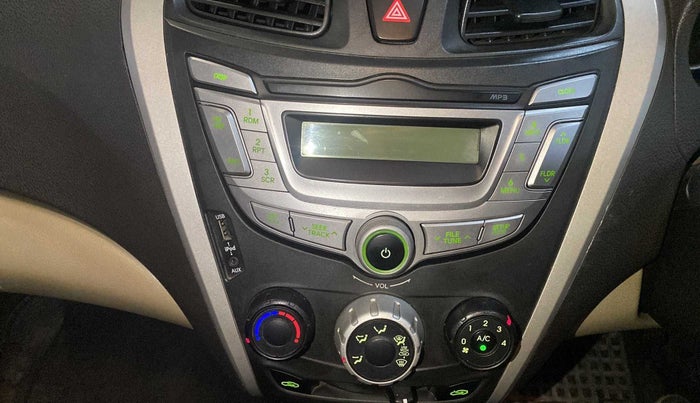 2015 Hyundai Eon MAGNA +, Petrol, Manual, 30,512 km, Infotainment system - Music system not functional