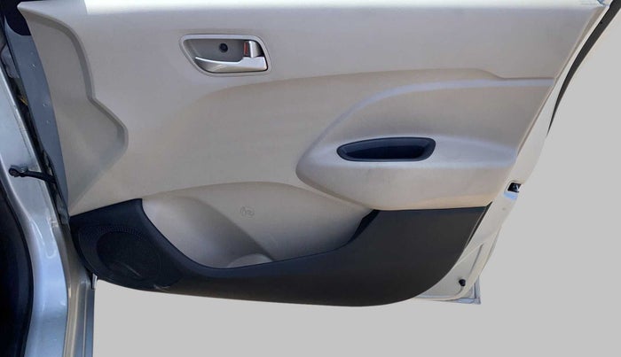 2018 Hyundai NEW SANTRO MAGNA, Petrol, Manual, 23,117 km, Driver Side Door Panels Control