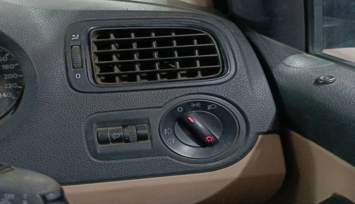 2017 Volkswagen Ameo COMFORTLINE 1.2L, Petrol, Manual, 56,406 km, AC Unit - Front vent has minor damage