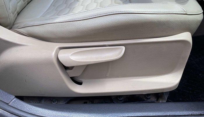 2017 Volkswagen Ameo COMFORTLINE 1.2L, Petrol, Manual, 56,406 km, Driver Side Adjustment Panel