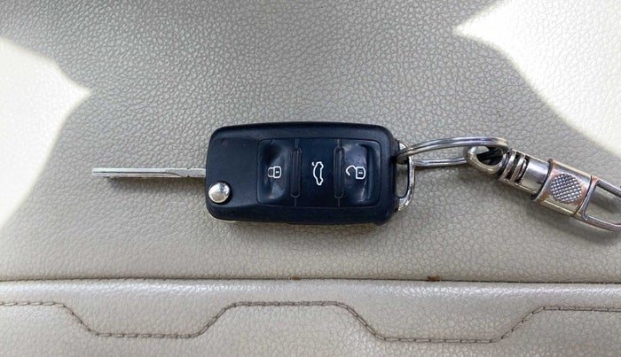2017 Volkswagen Ameo COMFORTLINE 1.2L, Petrol, Manual, 56,406 km, Key Close Up