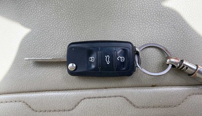 2017 Volkswagen Ameo COMFORTLINE 1.2L, Petrol, Manual, 56,406 km, Lock system - Dork lock functional only from remote key