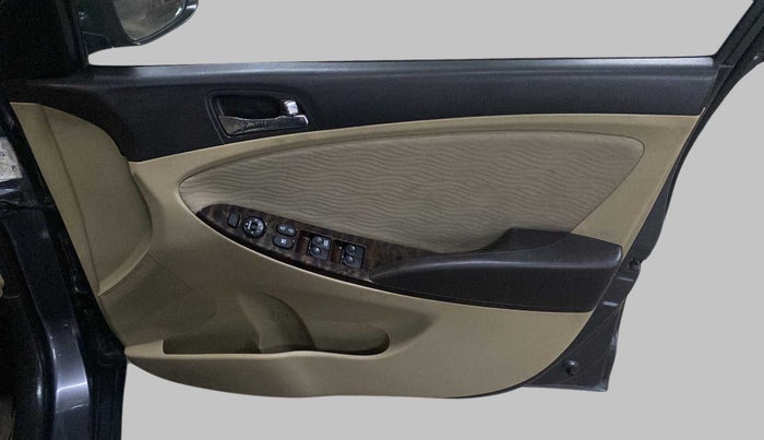 2013 Hyundai Verna FLUIDIC 1.6 VTVT SX, Petrol, Manual, 76,915 km, Driver Side Door Panels Control