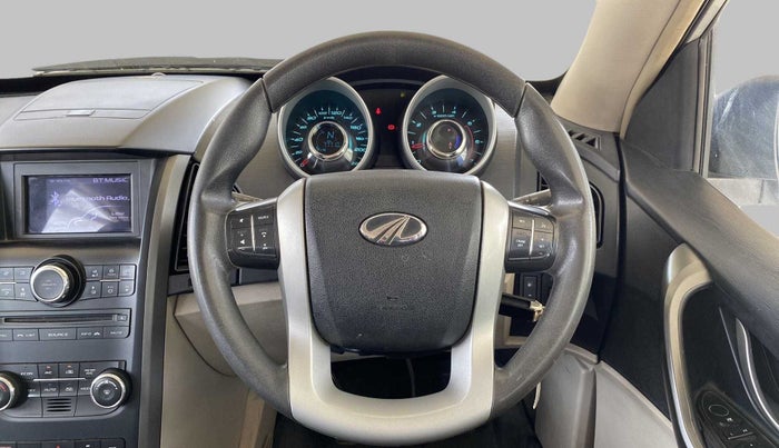 2015 Mahindra XUV500 W6, Diesel, Manual, 77,686 km, Steering Wheel Close Up