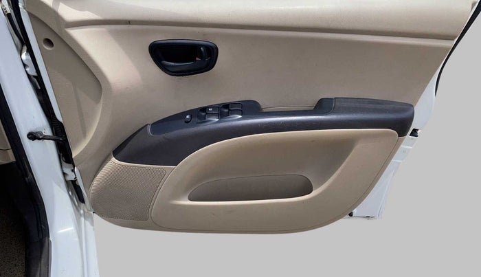 2010 Hyundai i10 MAGNA 1.2, Petrol, Manual, 70,720 km, Driver Side Door Panels Control