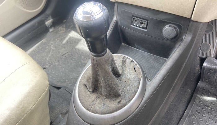 2013 Hyundai i20 SPORTZ 1.2, Petrol, Manual, 39,763 km, Gear lever - Boot cover slightly torn