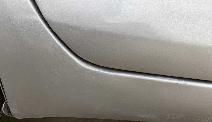 2012 Maruti Swift VXI, Petrol, Manual, 45,386 km, Right running board - Paint has minor damage