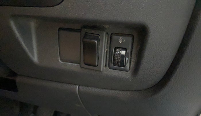 2016 Nissan Micra Active XV SAFETY PACK, Petrol, Manual, 1,10,590 km, Dashboard - Headlight height adjustment not working