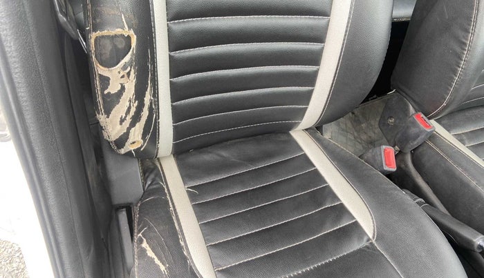 2018 Renault Kwid RXT 1.0 (O), Petrol, Manual, 27,940 km, Driver seat - Cover slightly torn