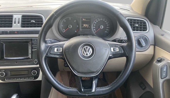 2016 Volkswagen Vento HIGHLINE 1.5 AT, Diesel, Automatic, 1,09,144 km, Steering Wheel Close Up