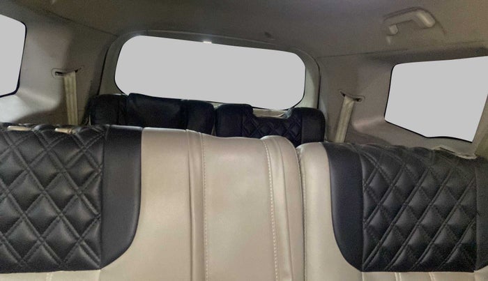 2016 Mahindra XUV500 W8, Diesel, Manual, 71,819 km, Second-row left seat - Headrest missing