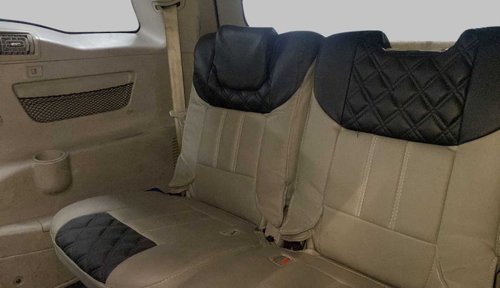 2016 Mahindra XUV500 W8, Diesel, Manual, 71,819 km, Third Seat Row ( optional )