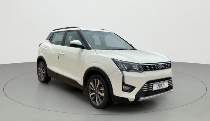 2021 Mahindra XUV300 W8 (O) 1.5 DIESEL AMT, Diesel, Automatic, 39,886 km, Right Front Diagonal