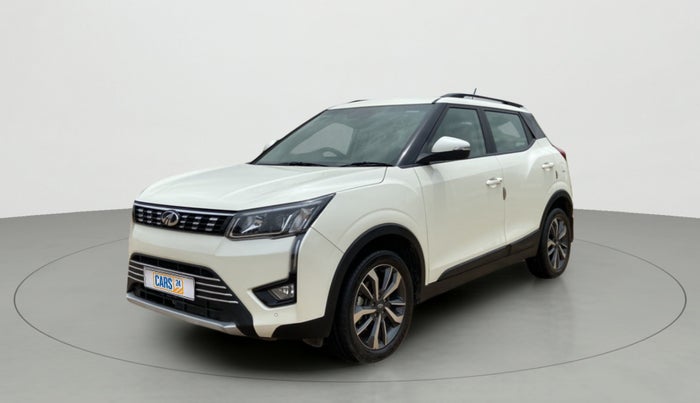 2021 Mahindra XUV300 W8 (O) 1.5 DIESEL AMT, Diesel, Automatic, 39,886 km, Left Front Diagonal