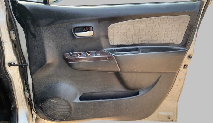 2016 Maruti Wagon R 1.0 VXI, Petrol, Manual, 45,890 km, Driver Side Door Panels Control
