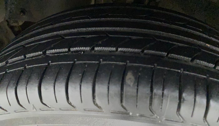2016 Mahindra Kuv100 K8 D 6 STR, Diesel, Manual, 98,020 km, Left Front Tyre Tread