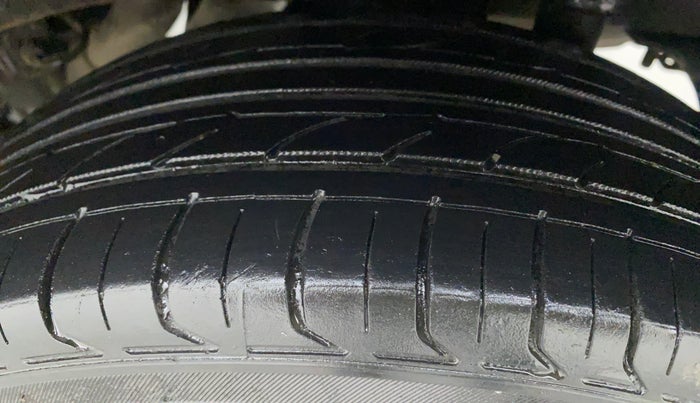 2016 Mahindra Kuv100 K8 D 6 STR, Diesel, Manual, 98,020 km, Left Rear Tyre Tread