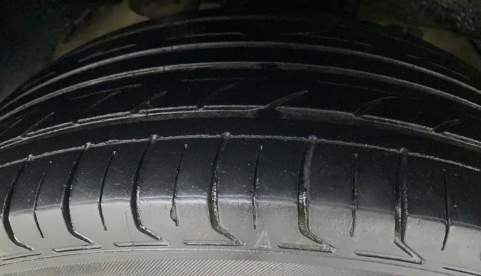2016 Mahindra Kuv100 K8 D 6 STR, Diesel, Manual, 98,020 km, Right Rear Tyre Tread