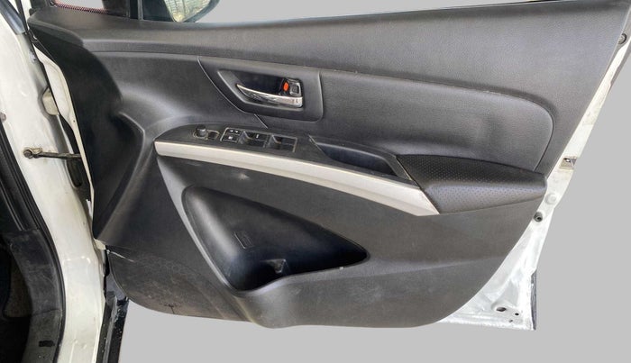 2015 Maruti S Cross ALPHA 1.3, Diesel, Manual, 61,167 km, Driver Side Door Panels Control