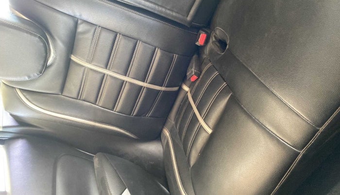 2015 Maruti S Cross ALPHA 1.3, Diesel, Manual, 61,167 km, Second-row right seat - Seat Belt Missing