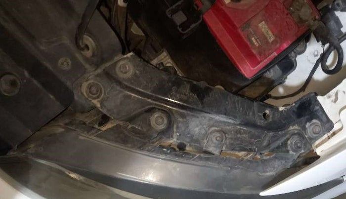 2015 Volkswagen Polo COMFORTLINE 1.2L, Petrol, Manual, 62,004 km, Left headlight - Clamp has minor damage