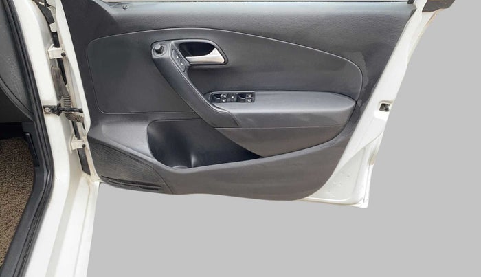 2015 Volkswagen Polo COMFORTLINE 1.2L, Petrol, Manual, 62,004 km, Driver Side Door Panels Control
