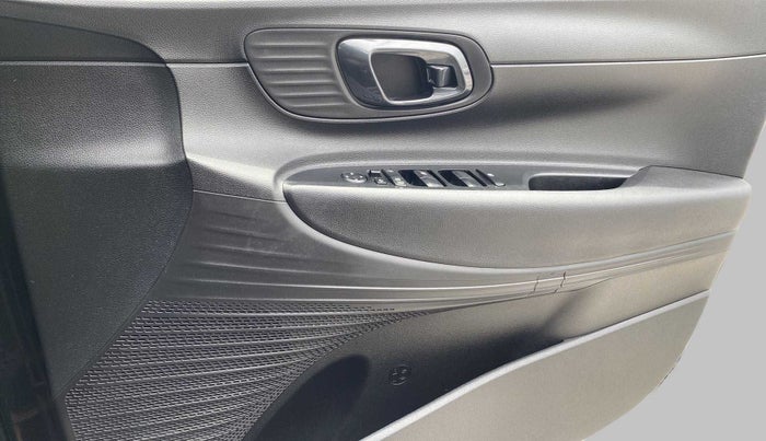 2022 Hyundai NEW I20 SPORTZ 1.2 MT, Petrol, Manual, 9,811 km, Driver Side Door Panels Control