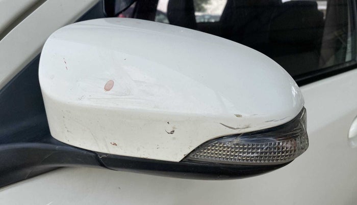 2017 Toyota Etios Liva V, Petrol, Manual, 89,380 km, Left rear-view mirror - Indicator light has minor damage