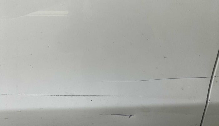 2017 Toyota Etios Liva V, Petrol, Manual, 89,380 km, Front passenger door - Minor scratches
