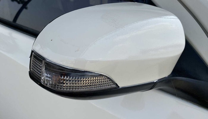 2017 Toyota Etios Liva V, Petrol, Manual, 89,380 km, Right rear-view mirror - Cover has minor damage