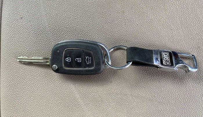2018 Hyundai Xcent SX 1.2, Petrol, Manual, 23,697 km, Key Close Up