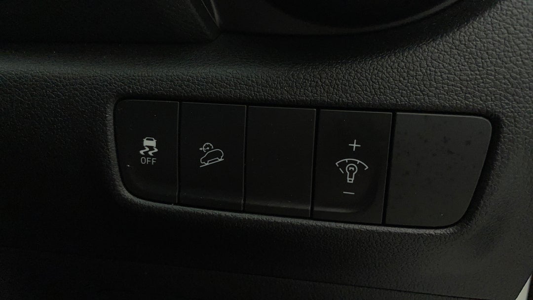 2022 Hyundai Kona (fwd), Automatic, 110198 km, Utility Switches/Buttons