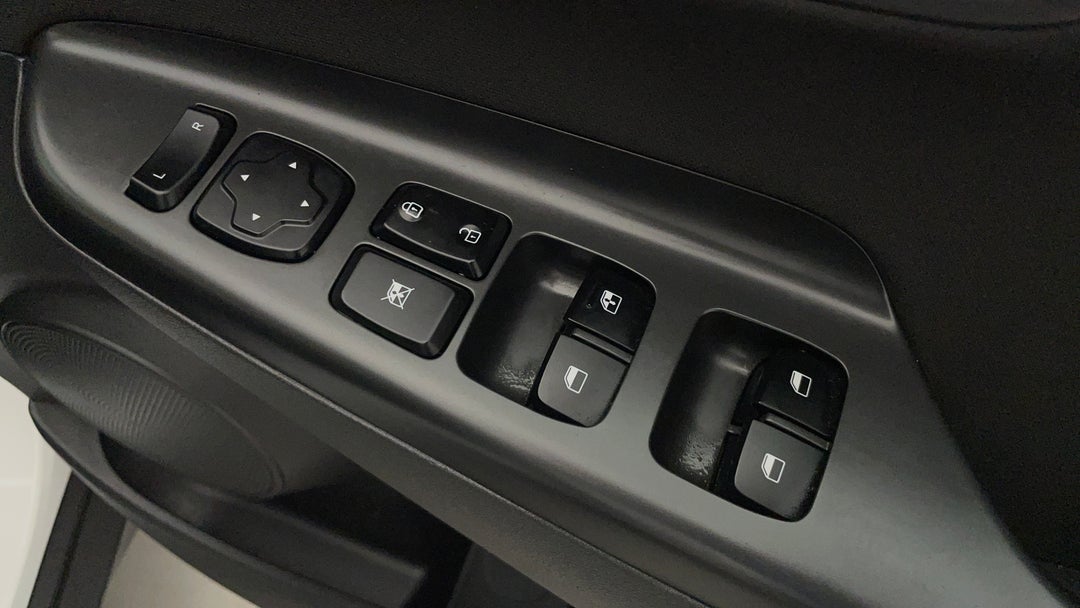 2022 Hyundai Kona (fwd), Automatic, 110198 km, Drivers Side Door Panel Controls