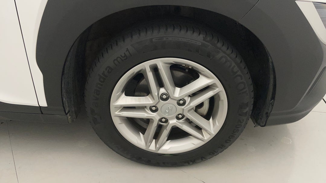 2022 Hyundai Kona (fwd), Automatic, 110198 km, Right Front Wheel