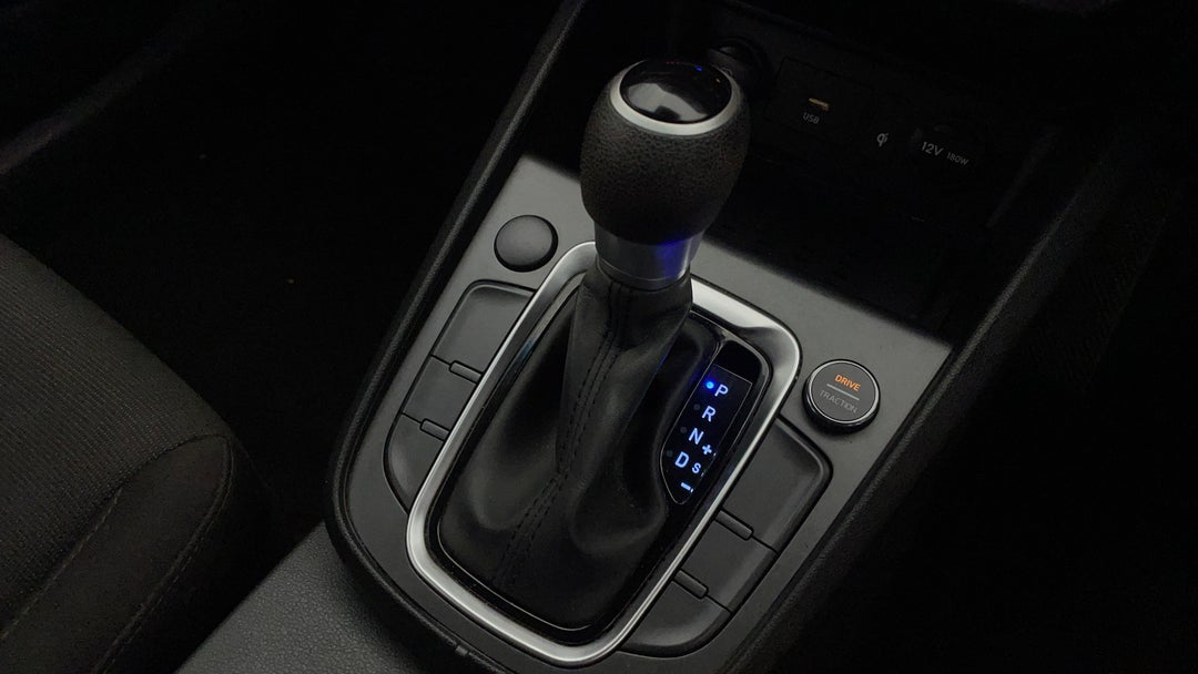 2022 Hyundai Kona (fwd), Automatic, 110198 km, Gear Lever 