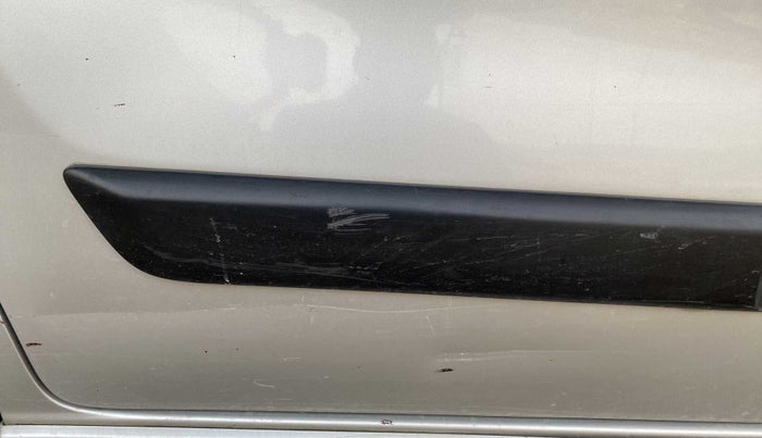 2016 Maruti Wagon R Stingray VXI, Petrol, Manual, 49,370 km, Right rear door - Minor scratches
