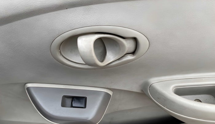2014 Datsun Go T, Petrol, Manual, 62,884 km, Driver Side Door Panels Control