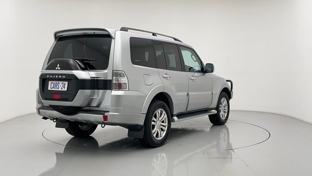 Right Back Diagonal (45- Degree) View