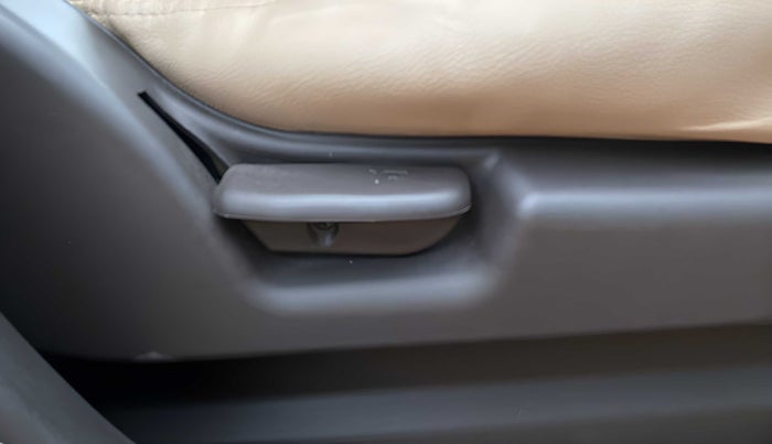 2012 Hyundai Santro Xing GLS, Petrol, Manual, 51,113 km, Driver Side Adjustment Panel