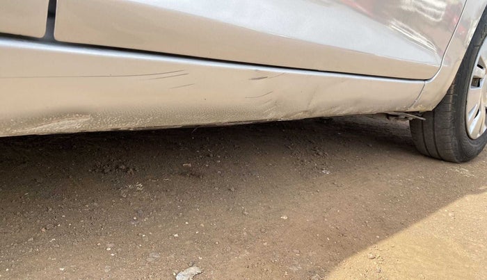 2012 Maruti Swift VXI, CNG, Manual, 99,694 km, Right running board - Slightly dented