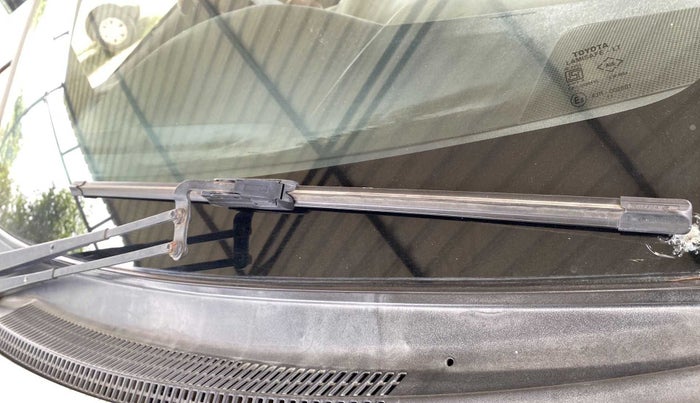 2011 Toyota Etios V, Petrol, Manual, 69,468 km, Front windshield - Rubber blade broken or missing