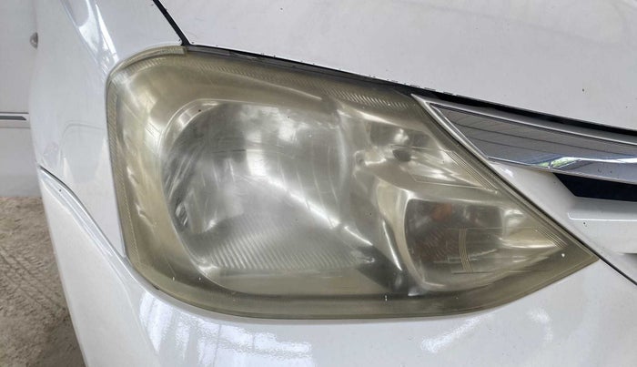2011 Toyota Etios V, Petrol, Manual, 69,468 km, Right headlight - Faded